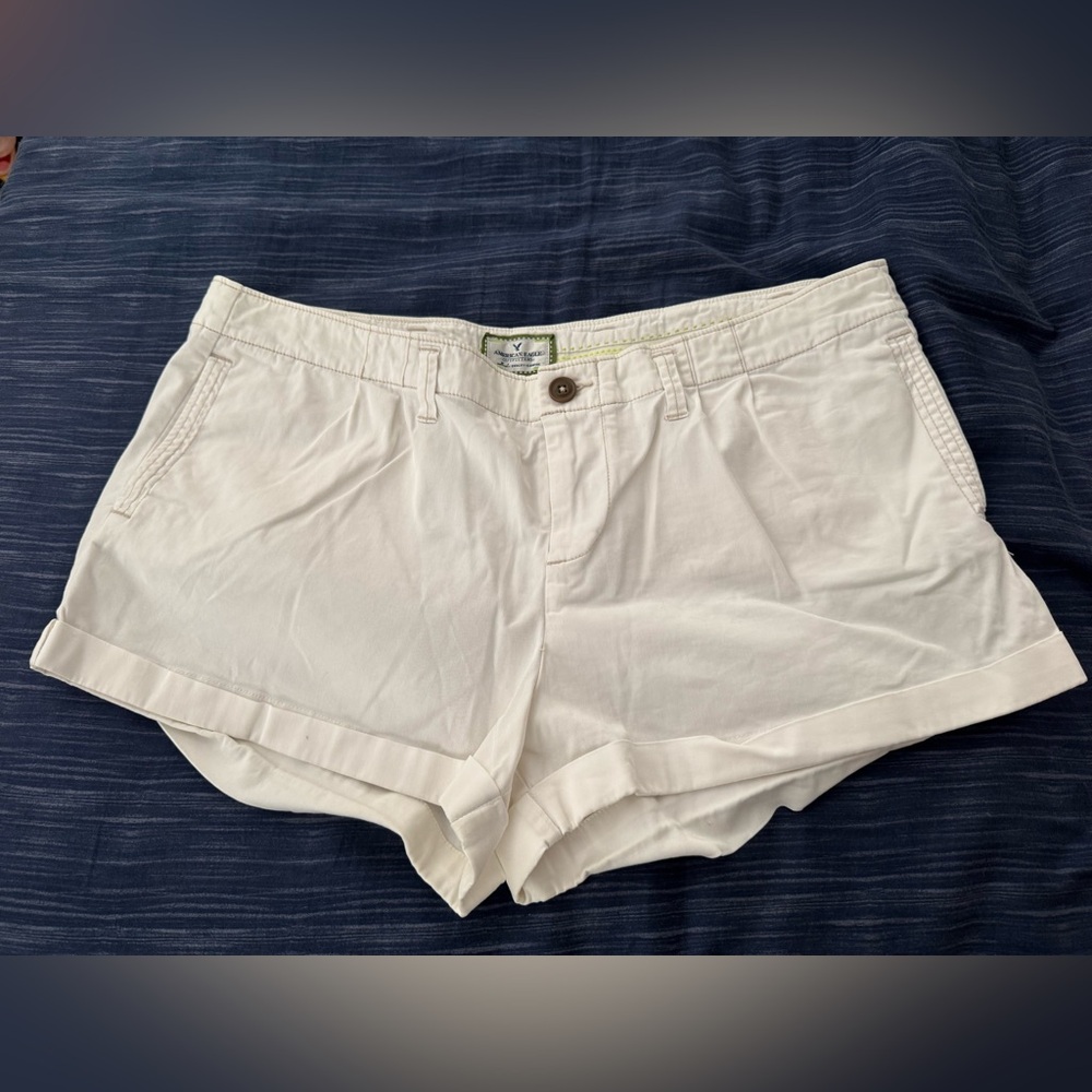Women's American Eagle Outfitters Live Your Life Off White/Cream Shorts 14